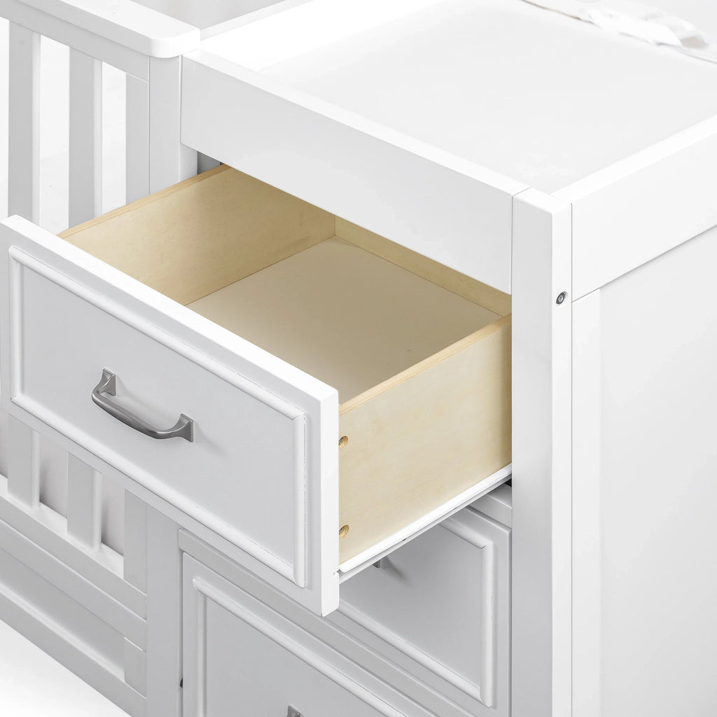 and White 4-in-1 Convertible Combo Charlie Crib in DaVinci Changer